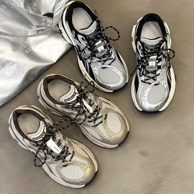 Кожаные серебряные бархатные кроссовки женские 2024 зимние новые толстые подошвы, легкий цвет, чтобы увеличить повседневную обувь папы