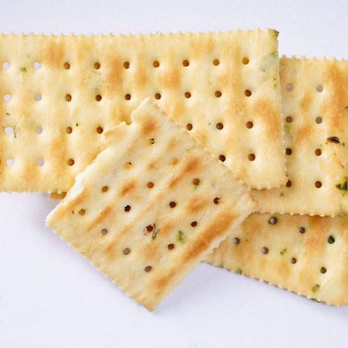 Box of scallion flavored crackers snacks leisure snacks delicious snacks soda crackers salted wholesale
