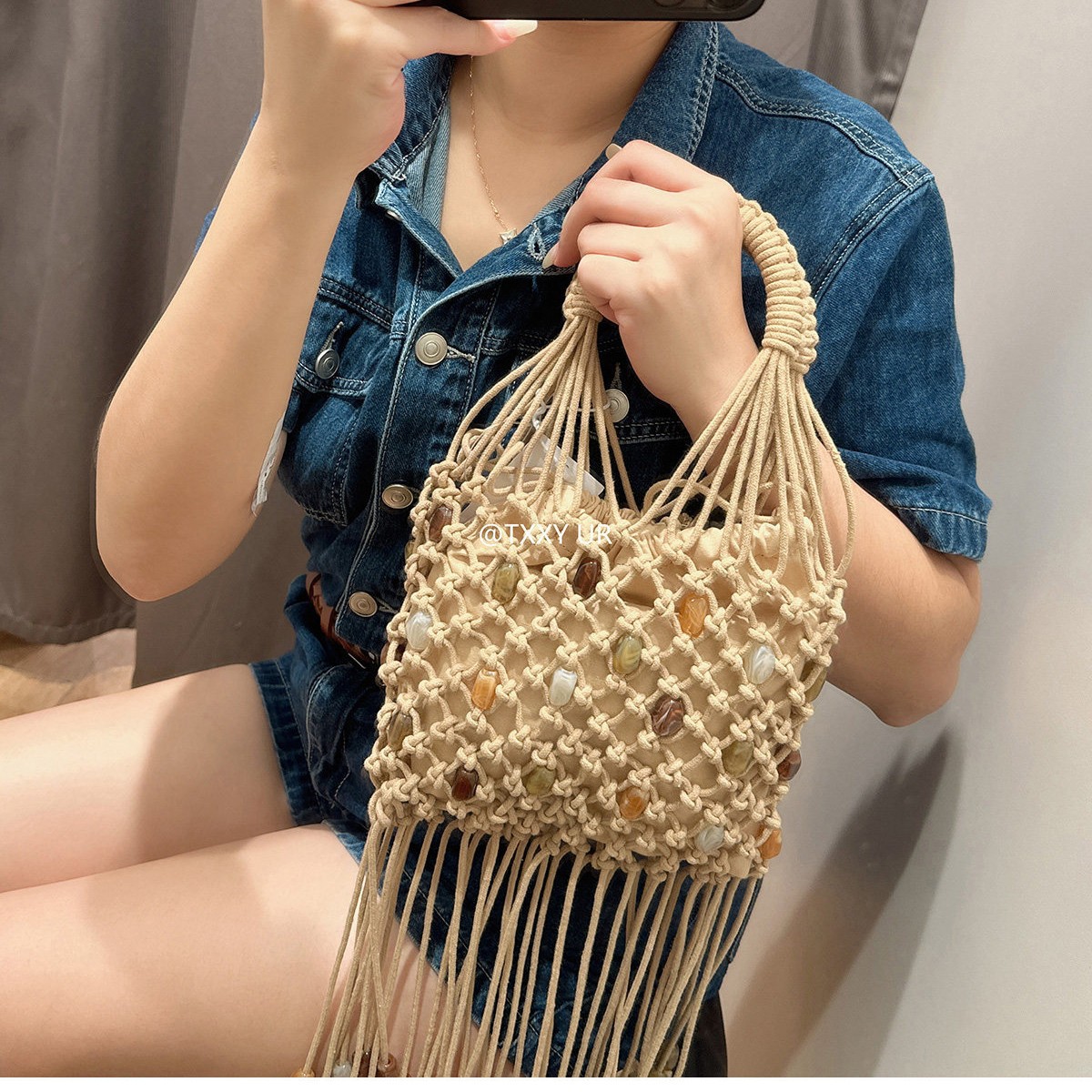 Túi xách tay nữ tua rua đính cườm lưới dệt phong cách thời trang — màu kaki