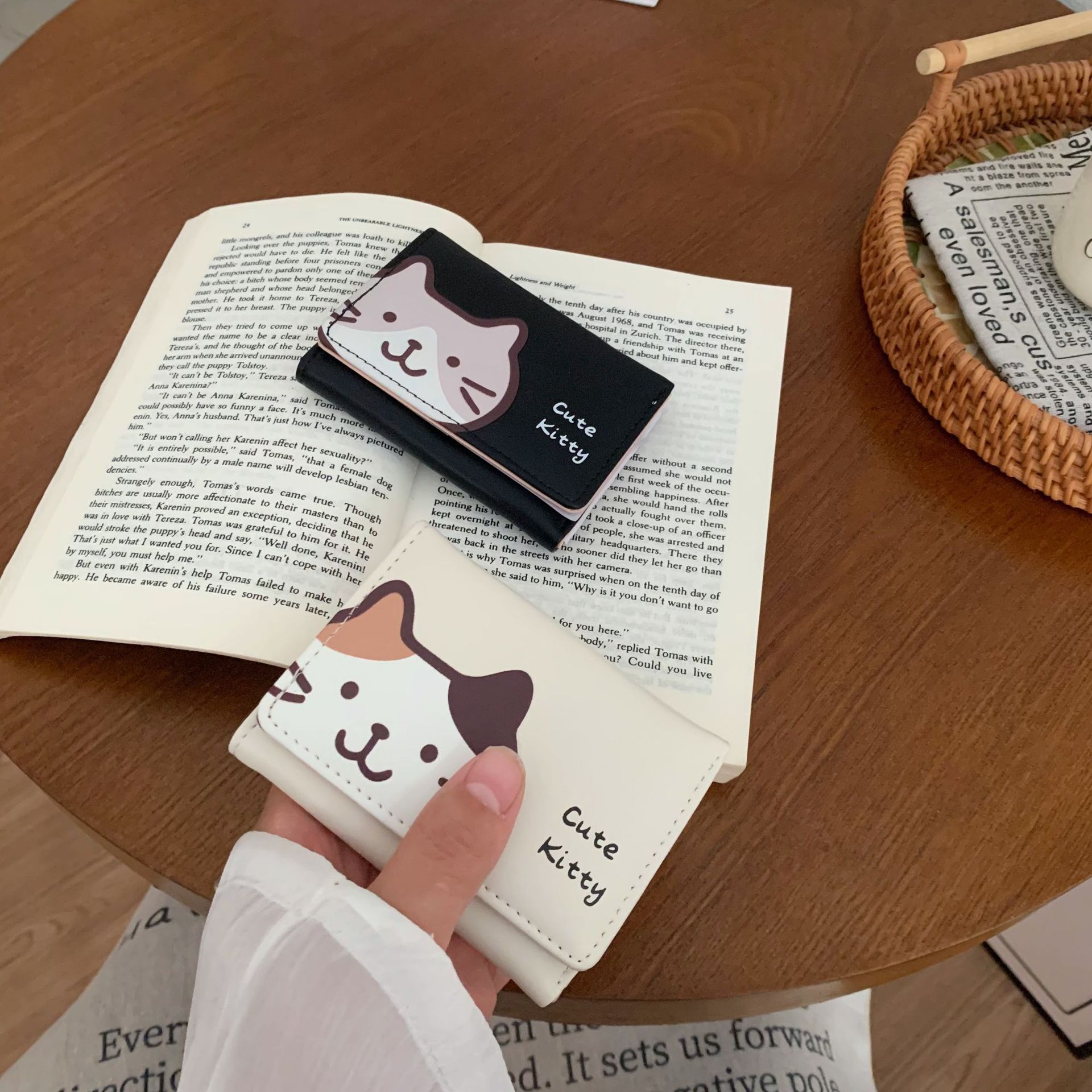 Estilo caliente transfronterizo nuevo estilo billetera corta para mujer al por mayor impresión japonesa billetera corta para mujer moda todo fósforo