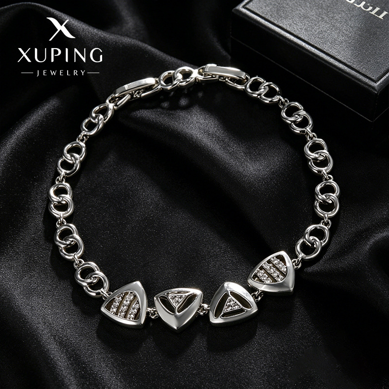 Xuping aleación de cobre otoño y invierno triángulo geométrico pulsera de zircon nicho sentido de la personalidad transfronteriza europea y americana joyas de mano para mujeres