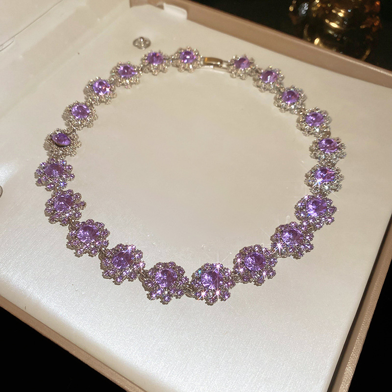 Medieval vintage zircon pulsera pendientes collar lujo ligero nicho conjunto de alta sensación de estilo retrógrado joyas de corte
