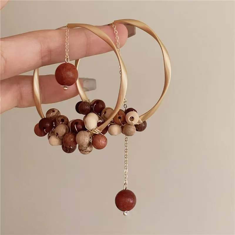 Retro Merrade curry plata aguja pendientes de moda versátil Hong Kong aretes de estilo ligero lujo alta sensación otoño invierno pendientes
