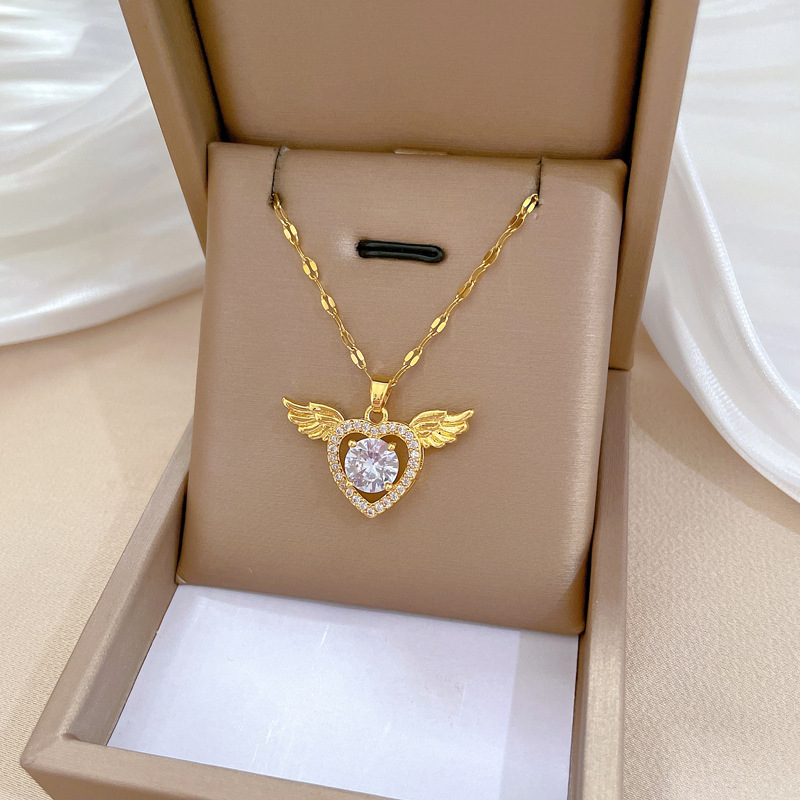 Collar de corazón con alas en acero titanio y diamantes_voghion.com