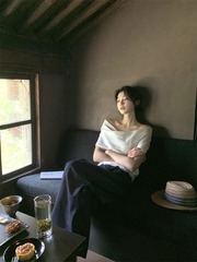 韓国風の夏のootdコーデ、ワンショルダー半袖Tシャツ、ワイドパンツ、女性用ツーピーススーツ