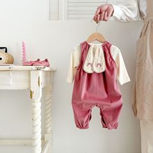 婴儿连体裤套装秋季新款可爱兔子背带裤超萌休闲无袖哈衣宝宝套装