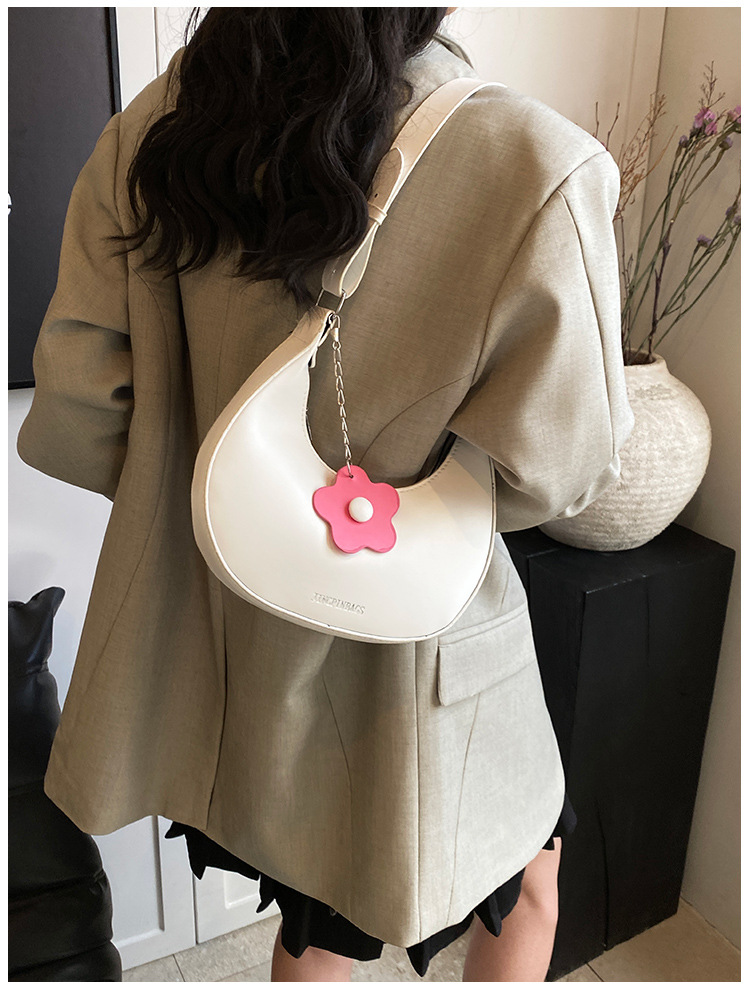 Cross-border women's bag 2024 New style, trendy texture, versatile, ins fashion single-shoulder armpit bag, small flower pendant, crescent moon bag undefined