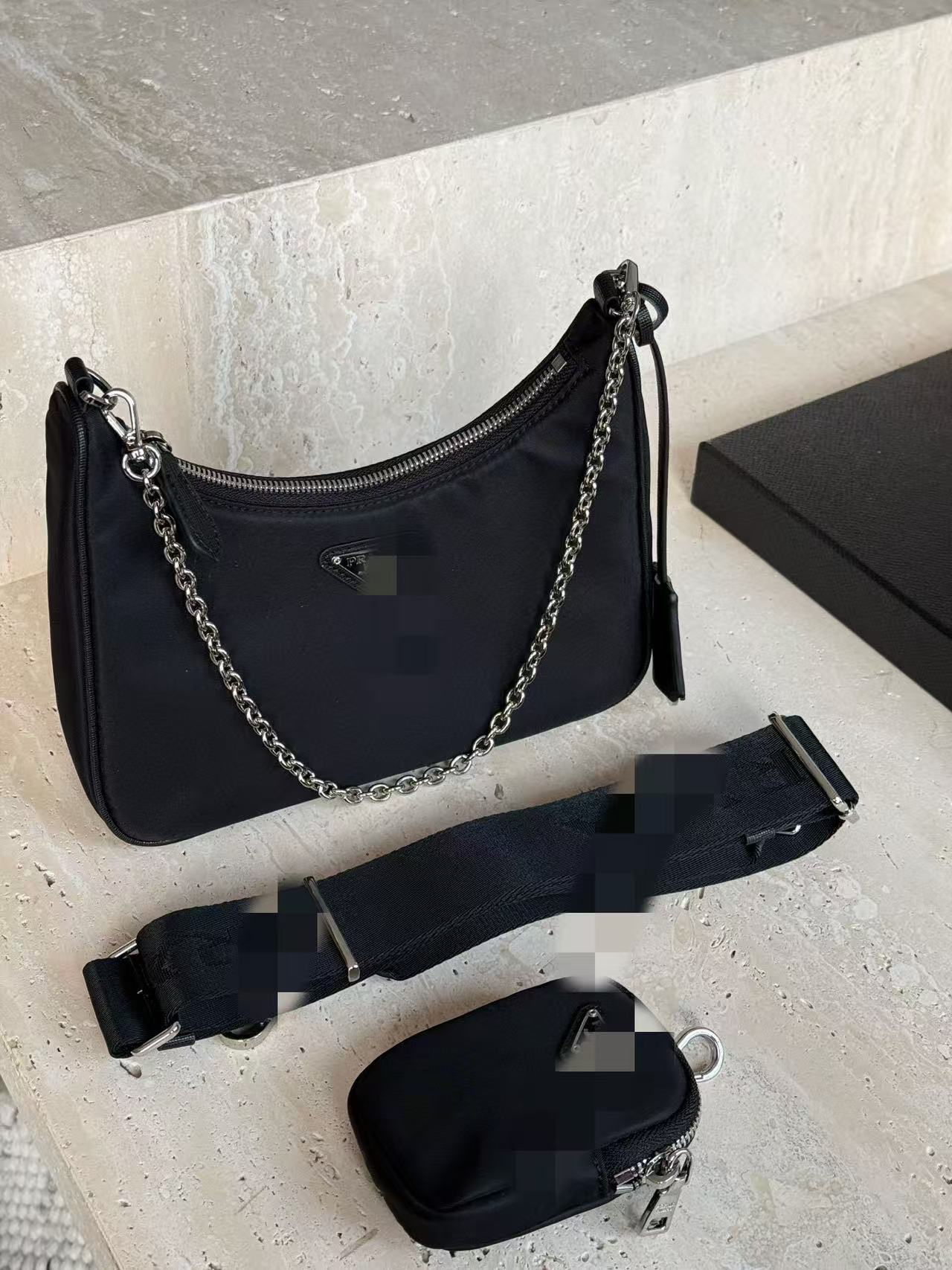 黒のギフトボックス