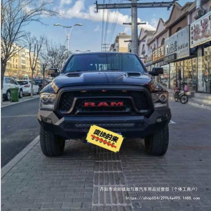 Подходит для Dodge Ram 2013-2018, центральная решётка с подсветкой и сотами, передняя часть в стиле Rebel