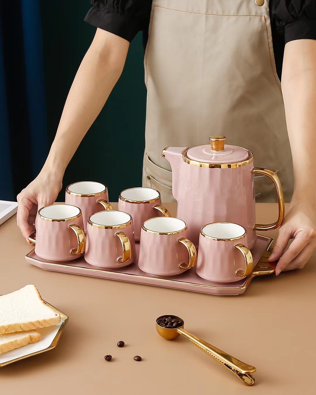 Estilo nórdico botella de agua fría traje de cerámica taza del hogar combinación chapado en oro flor tetera conjunto de agua regalo taza de color sólido
