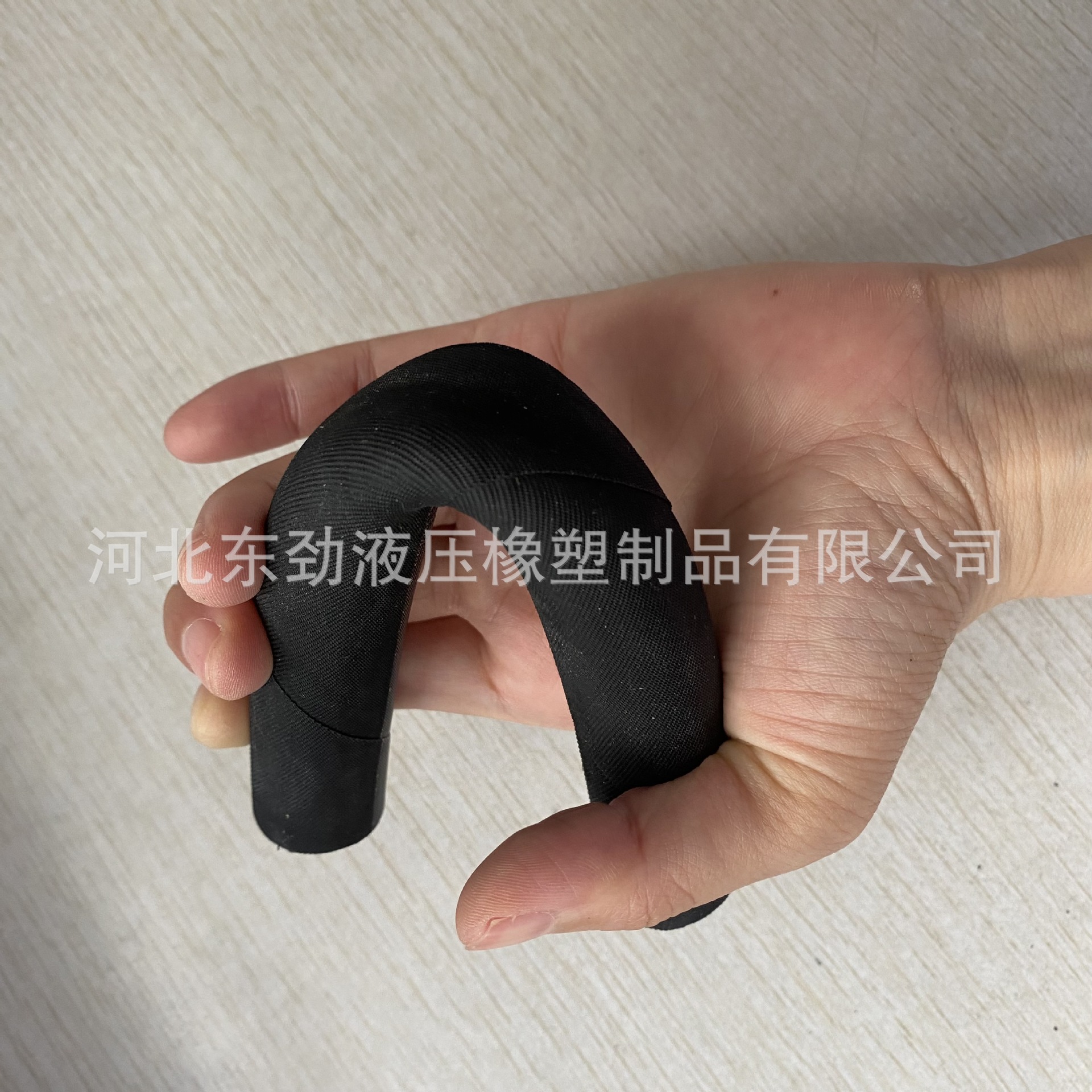 �����в�����һ�� ����Һѹ�͹��ڲ���ɫ�в��͹� �������͹ܳ���