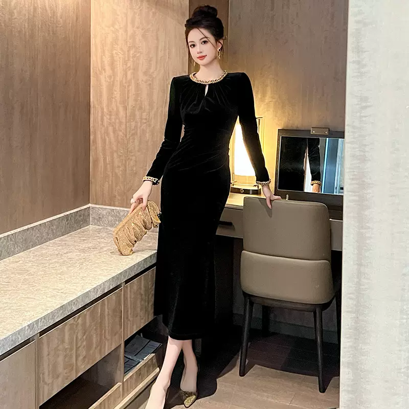 2025秋装新款女装法式贵气圆领镶钻镂空修身丝绒包臀连衣裙21579