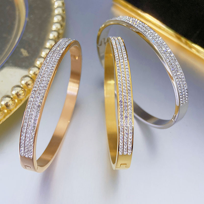 25g Weight Shiny Circle Titanium Steel Inlay Rhinestones Bangle