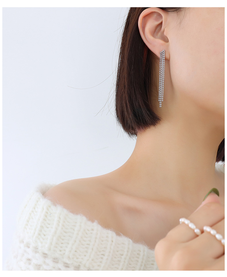 Autumn And Winter New Ins Retro Style Exaggerated Steel Ball Tassel Earrings display picture 4