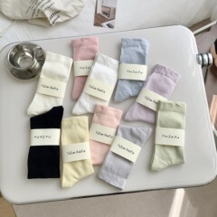 靴下の夏の女子学生の骨のない月子の靴下の日本の女性の中で筒の靴下の綿の春夏の薄い金のキャンディーの色は靴下を積みます