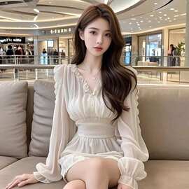 白枕鹤春秋季法式温柔风V领木耳边女优雅气质御姐范收腰显瘦雪