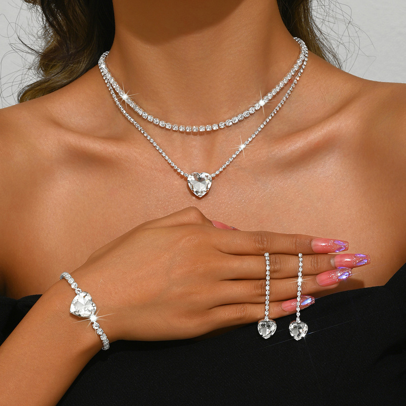 European and American Jewelry Heart Rhinestone Necklace Earrings Bracelet Three-piece Set Fashion Bridal suit Dress Accessories European and American Jewelry Heart Rhinestone Necklace Earrings Bracelet Three-piece Set Fashion Bridal suit Dress Accessories