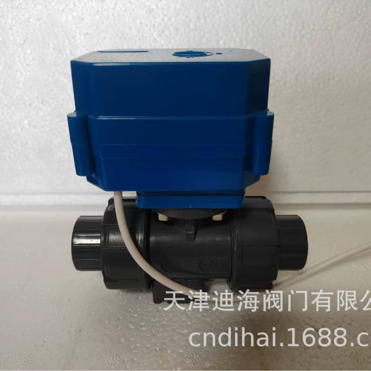 Микроэлектрический шаровой клапан из ПВХ DN15 DN20 DN25DC12-24V трехпроводной с двумя управлением, трехпроводной с одним управлением, нормально закрытый тип