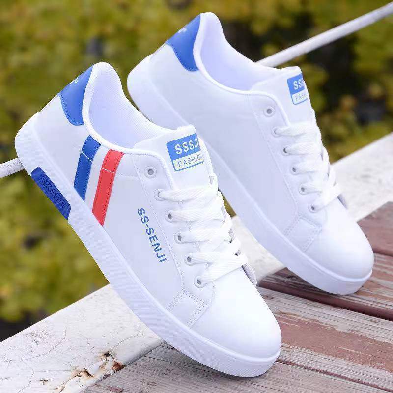 Zapatos blancos para hombres coreanos de moda universal zapatos de skate de otoño 2025 nuevo cuero impermeable zapatos de estudiantes de suela suave hombre