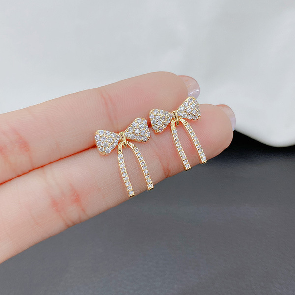 Cute sophisticated elegant fashionable universal earrings