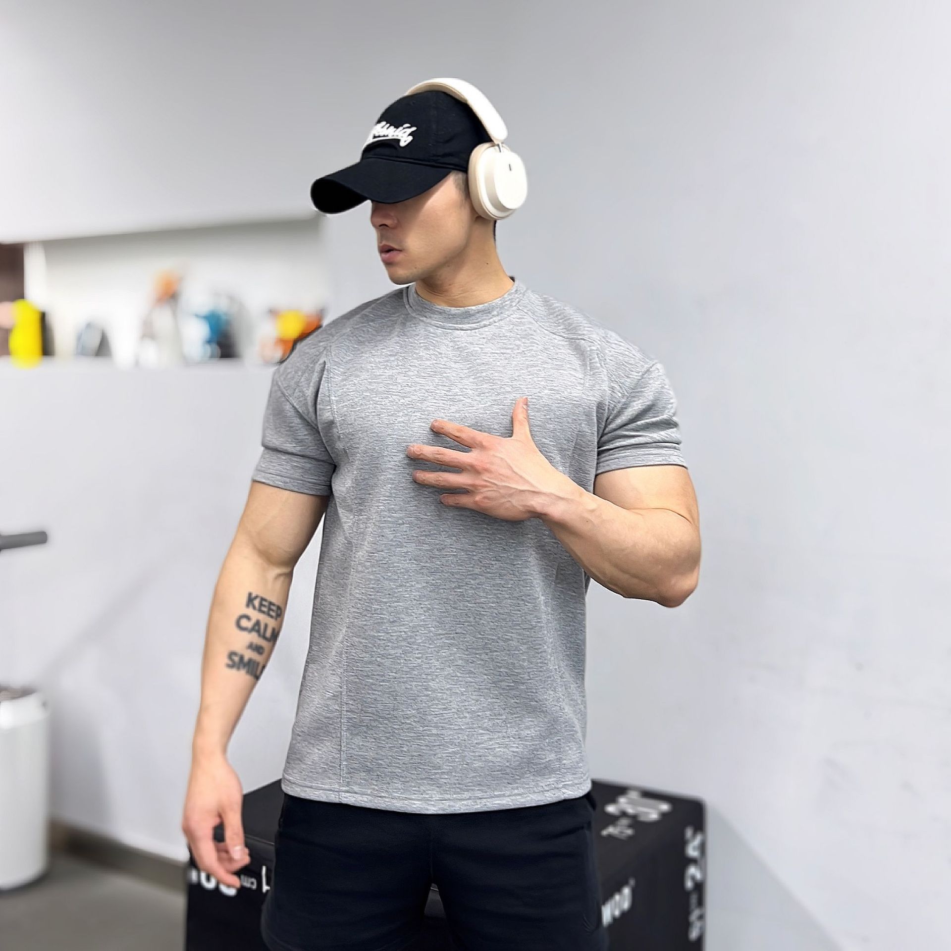 High quality Autumn men long sleeved T-shirt Fashion sport Round Collar fitness running mesh Breathability Training t-shirt men