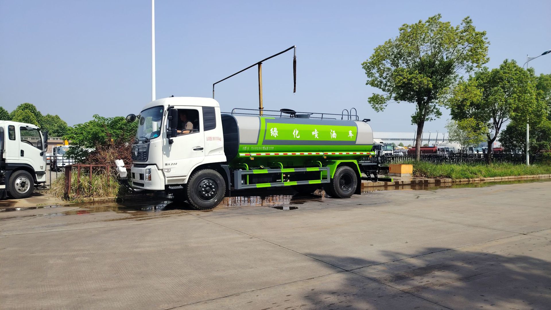 Dongfeng Tianjin 15-Ton Landscaping Spray and Sprinkler Truck/22-Ton Insulated Water Transport Truck Chengli Sanitation Sprinkler Truck