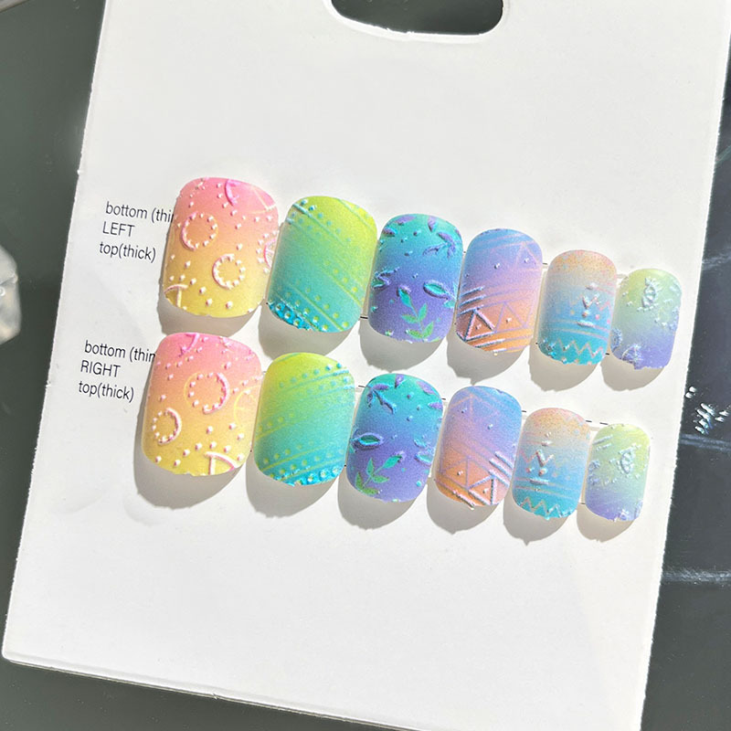 24 piezas de puntas de uñas postizas para adultos, estilo corto, uñas postizas en relieve, nuevas pegatinas de uñas, puntas de uñas tridimensionales