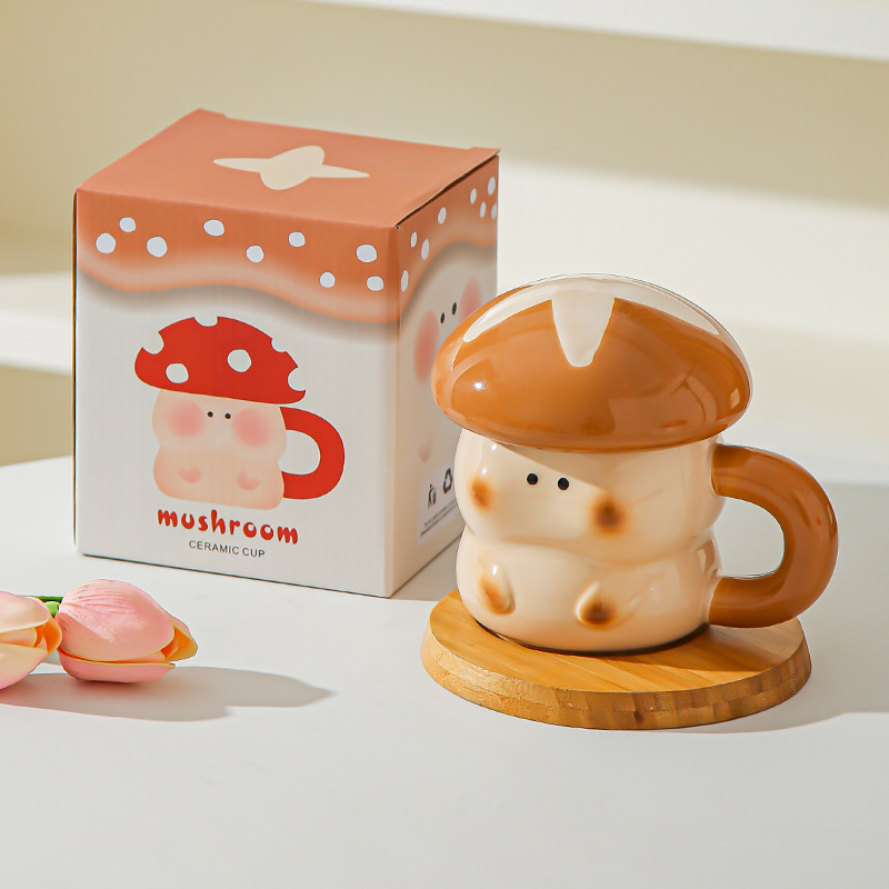 Corazón de una niña encantadora taza de cerámica de hongos con tapa de mano con regalo de alto valor creativo de cerámica taza de café