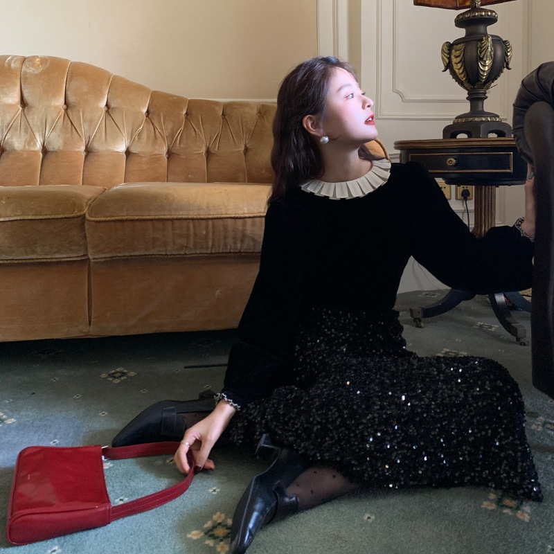 诠释美 NEWOPEN 2023秋冬复古百搭流行爆款丝绒花边领上衣女85100