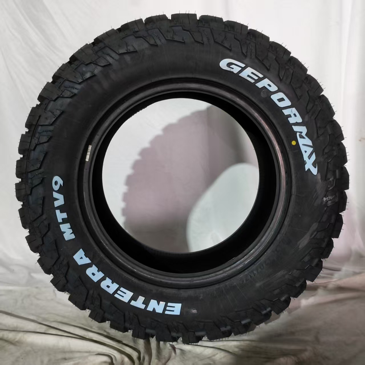 Car Tire Model Lt265/65R17, Brand New Genuine Product, Wear-Resistant, Durable, and Durable in Terms of Performance