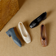 现货超纤软皮浅口单鞋2025爆款低帮多色文艺方头复古低跟奶奶鞋女