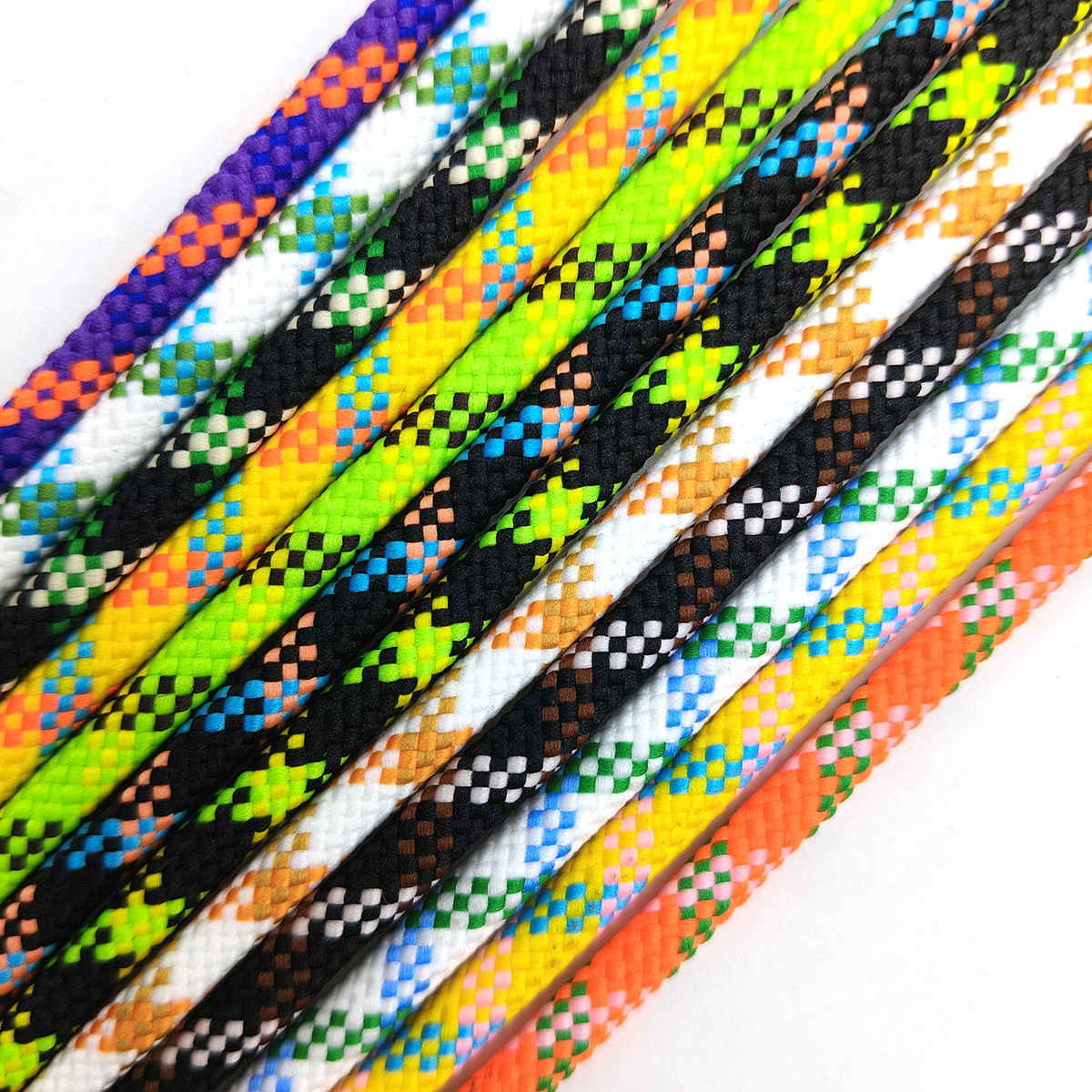 5mm poliéster de color grueso tricolor punto de salto de núcleo trenzado cuerda redonda cuerda de paraguas cuerda de bala de plástico chaqueta cuerda de sombrero