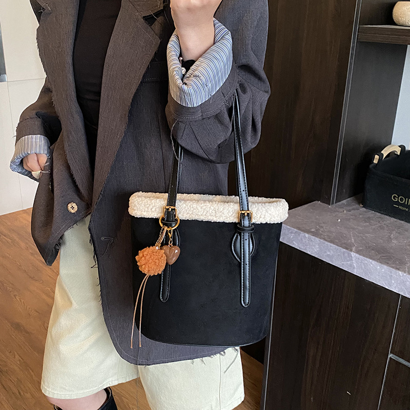 Bolsa de seda retro de alta calidad para mujeres 2025 nueva bolsa de cubo portátil de gran capacidad, bolso de hombro de seda