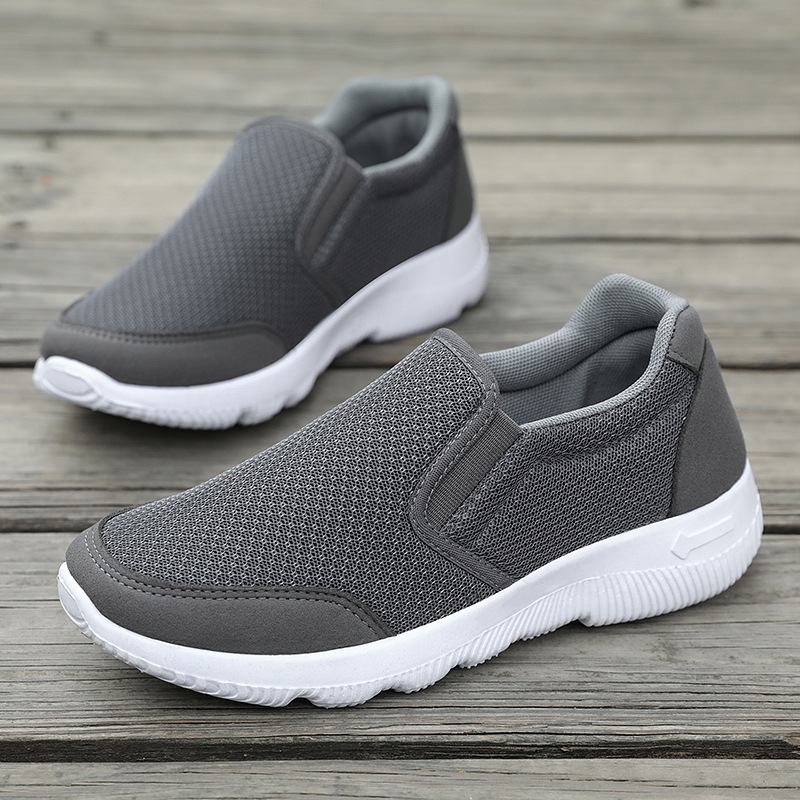 Pareja vieja fábrica de zapatos de tela de Beijing otoño nuevo fondo suave hombres y mujeres misma zapatilla de deporte casual de mediana edad y ancianos zapatos para caminar