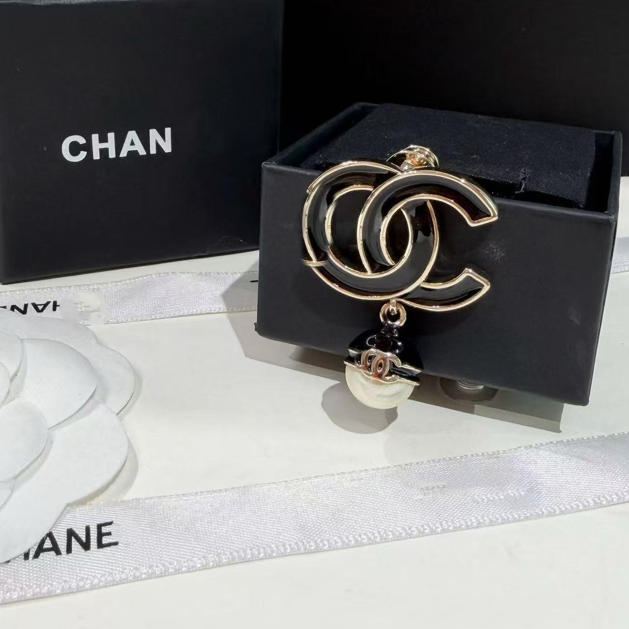 Classic Chanel-Style High-End Gold-Plated Brooch, Fashionable Retro Star Ocean Personality Trend, Sweet and Cool Heart Design