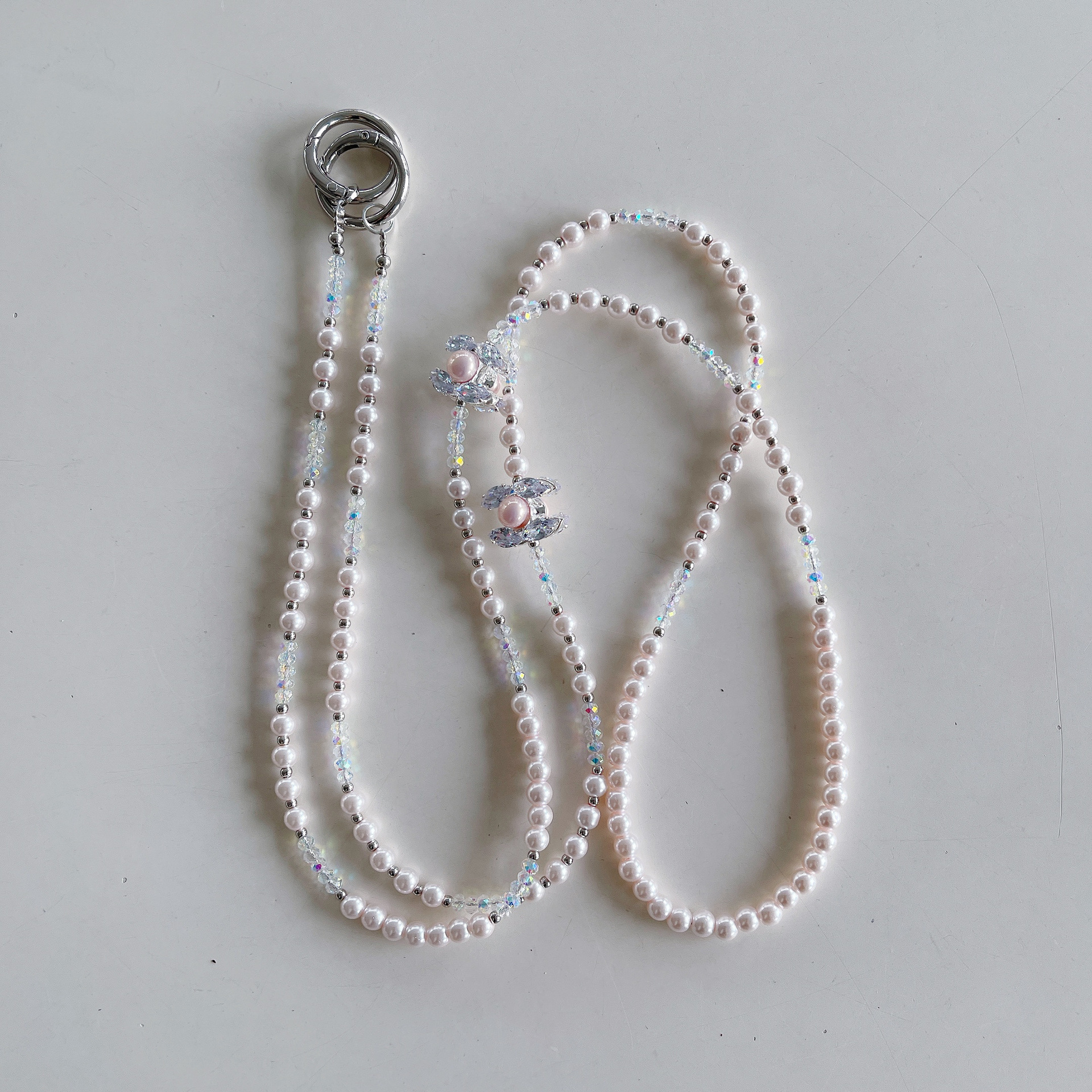 Cadena de teléfono móvil de alta gama hecha a mano de boutique, cadena larga de la serie Pearl Xiaoxiang, cordón de teléfono móvil de moda, colgante de mensajero largo