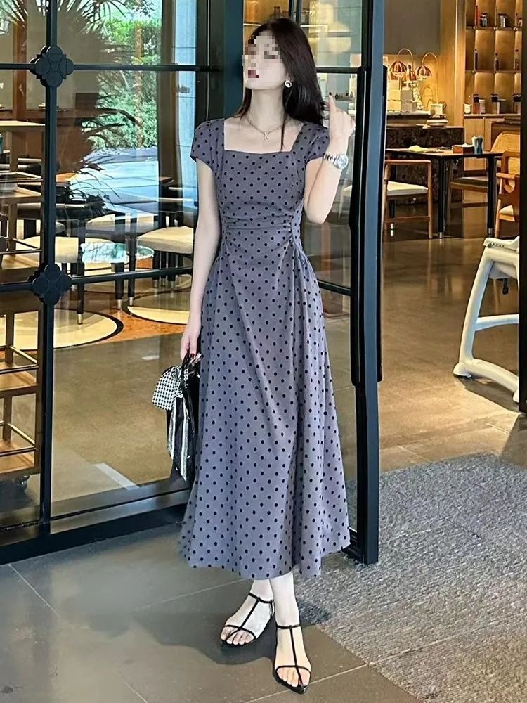 Váy maxi nữ cổ vuông họa tiết chấm bi tay ngắn xếp nếp thắt eo — Màu xám (váy dài), Màu xám (váy ngắn) chi tiết 13