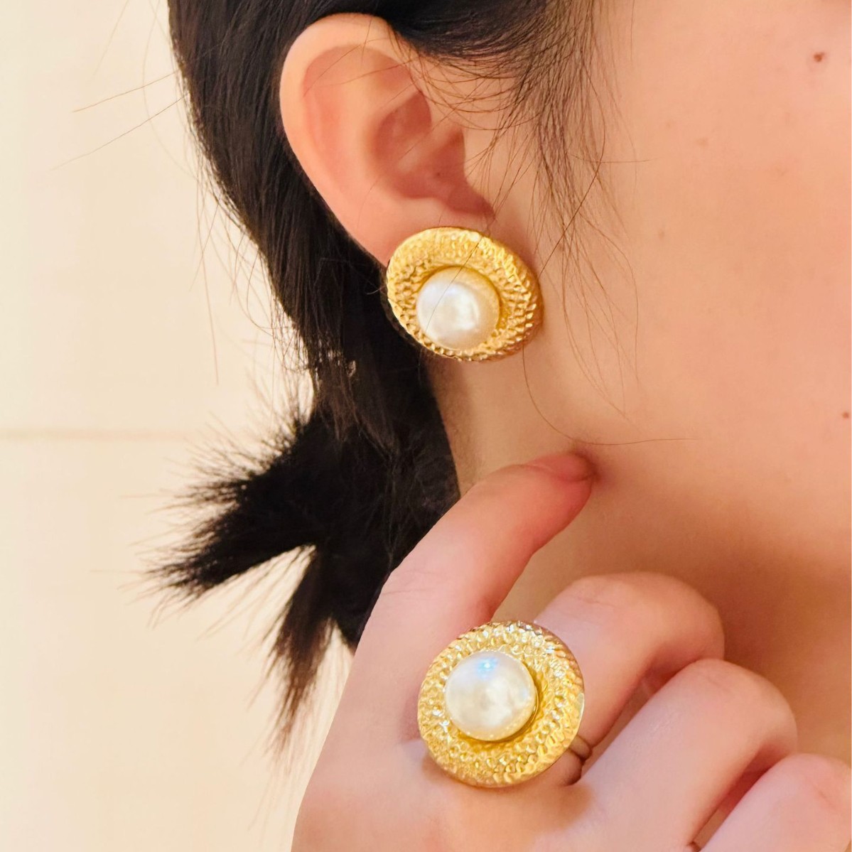 Estilo neutro francés, estilo, personalidad, sombrero de paja, diseño de perla de imitación con incrustaciones, collar de acero de titanio, cadena de clavícula chapada en oro de 18 quilates