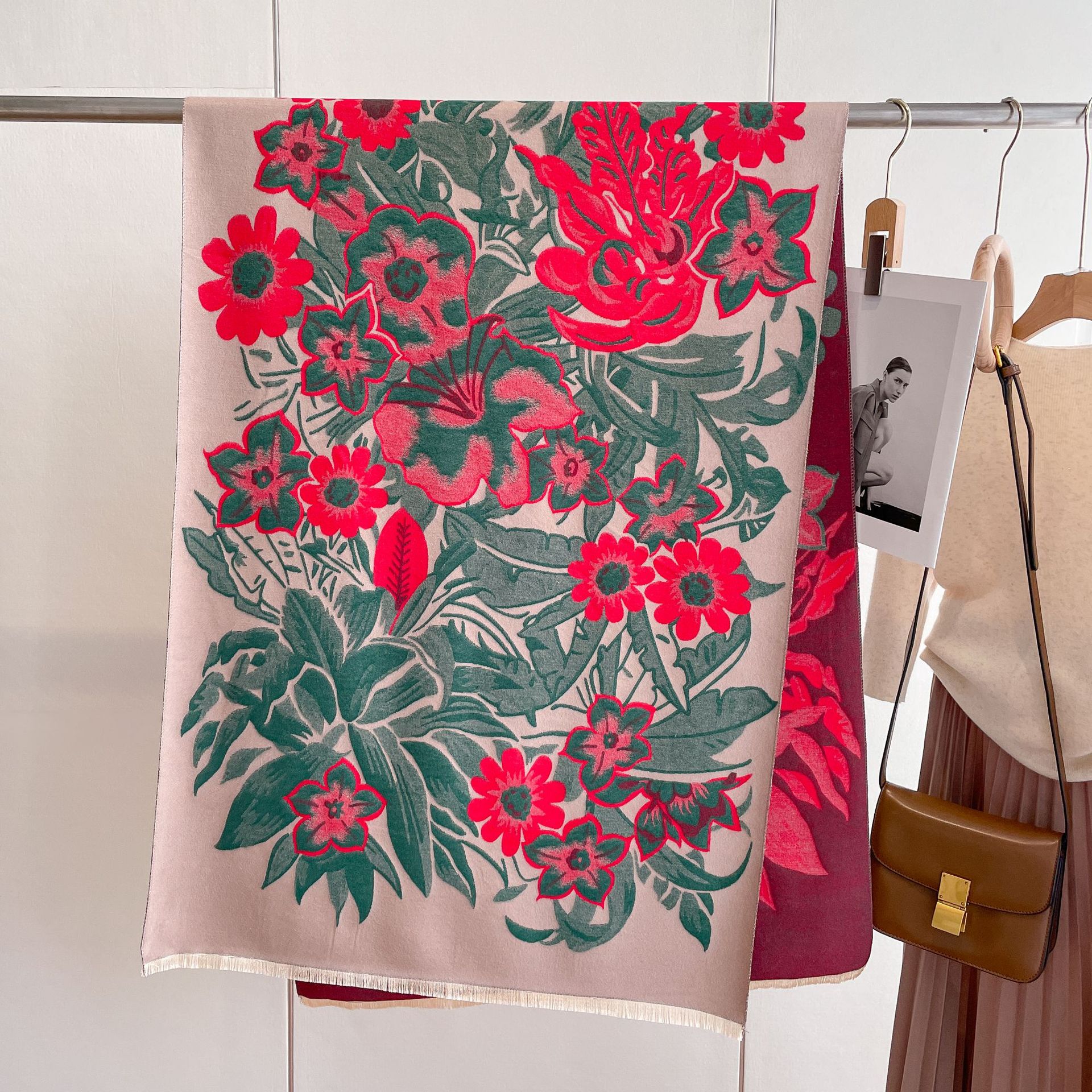 2023 otoño e invierno nuevo chal al aire libre elegante estilo socialite pequeña bufanda floral de cachemira engrosada bufanda cálida para mujer