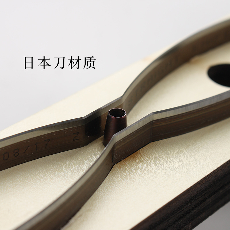 簡単な金の蝶結びの材料の刀の型の皮革の刀の型の完成品の8.5*6cmの日本の刀の材質の板|undefined