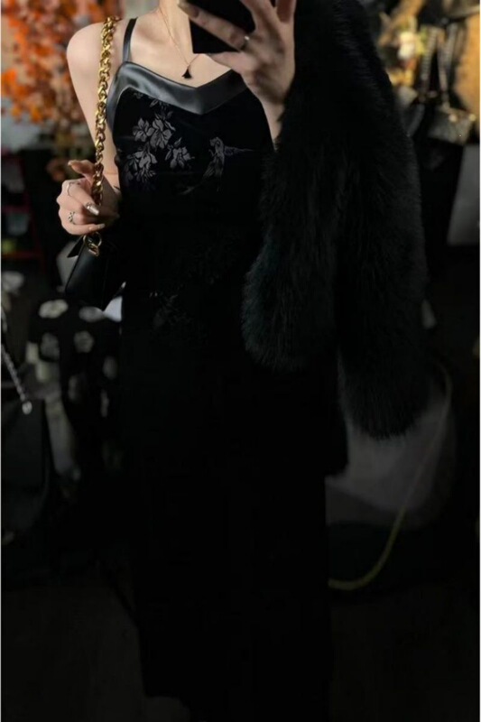 2025 Black Velvet Shiny Silk Suspender Dress New Chinese Style Elegant Sexy Affordable High-End Long Dress