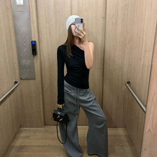 春季新款法式不对称斜领长袖纯色T恤女设计感半露肩修身气质上衣