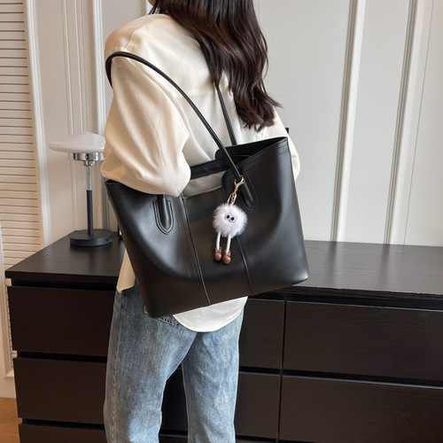 New commuter large-capacity tote bag autumn and winter new popular fashion handbag simple and versatile bucket bag
