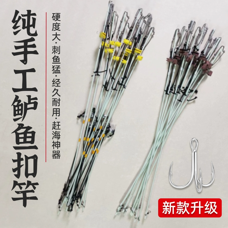 Усовершенствованная удочка для ловли басса с высокопрочной стекловолоконной удочкой и тремя якорными крючками.