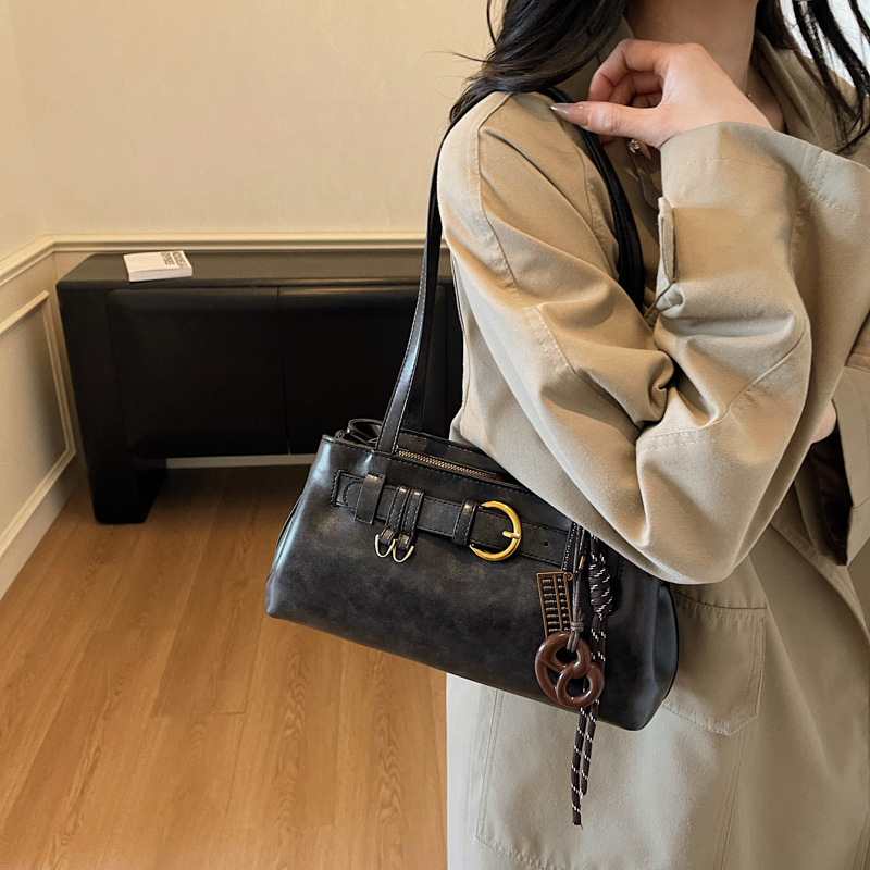 Bolsas de brazo de moda retro transfronterizas para mujeres 2025, otoño y invierno, bolsas de nicho para mujeres, bolsas de hombro simples, bolsas de mano para viajar