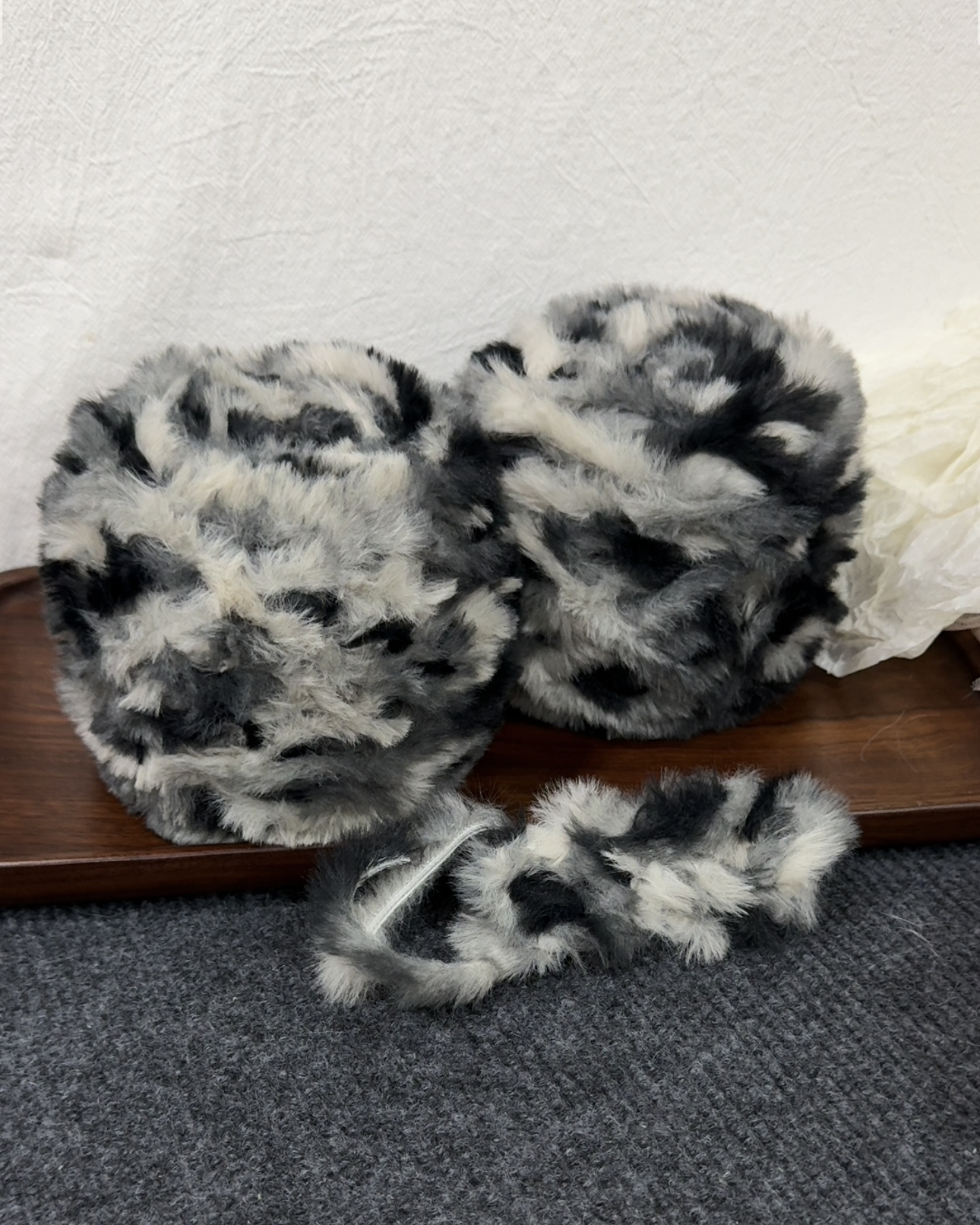 새로운 색상의 잉크 염색은 공당 100g이며, 세그먼트 염색 실은 공마다 색상이 다릅니다.