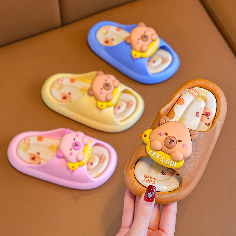 2025 nuevas zapatillas infantiles niñas de verano interior antideslizante de fondo suave para los niños en el exterior usar lindas zapatillas rojas en línea