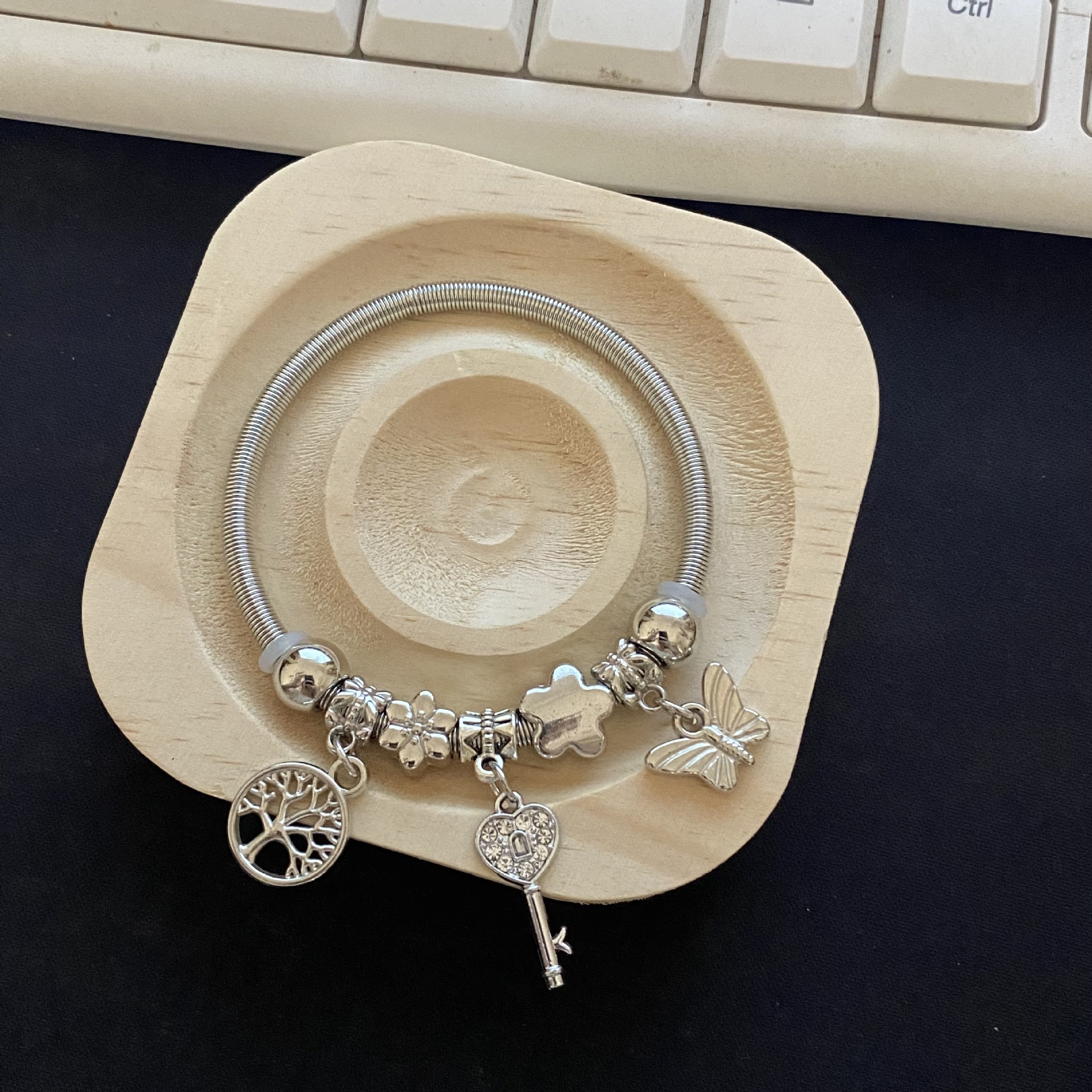 Pulsera de Acero Inoxidable Panjia Dora con Corazón y Oso, Pulsera Abierta con Cuentas para DIY, Joyería de Estilo Fresco, Éxito de Ventas en Amazon