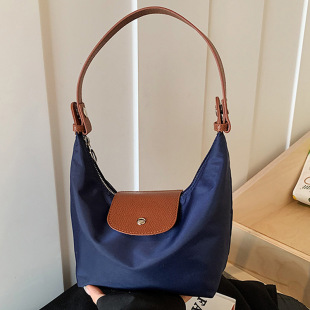 �羳���lˮ��p��ٴ�ͨ�ڰ��r�к��s�ճ�Ů�����ֵ�μ�б���