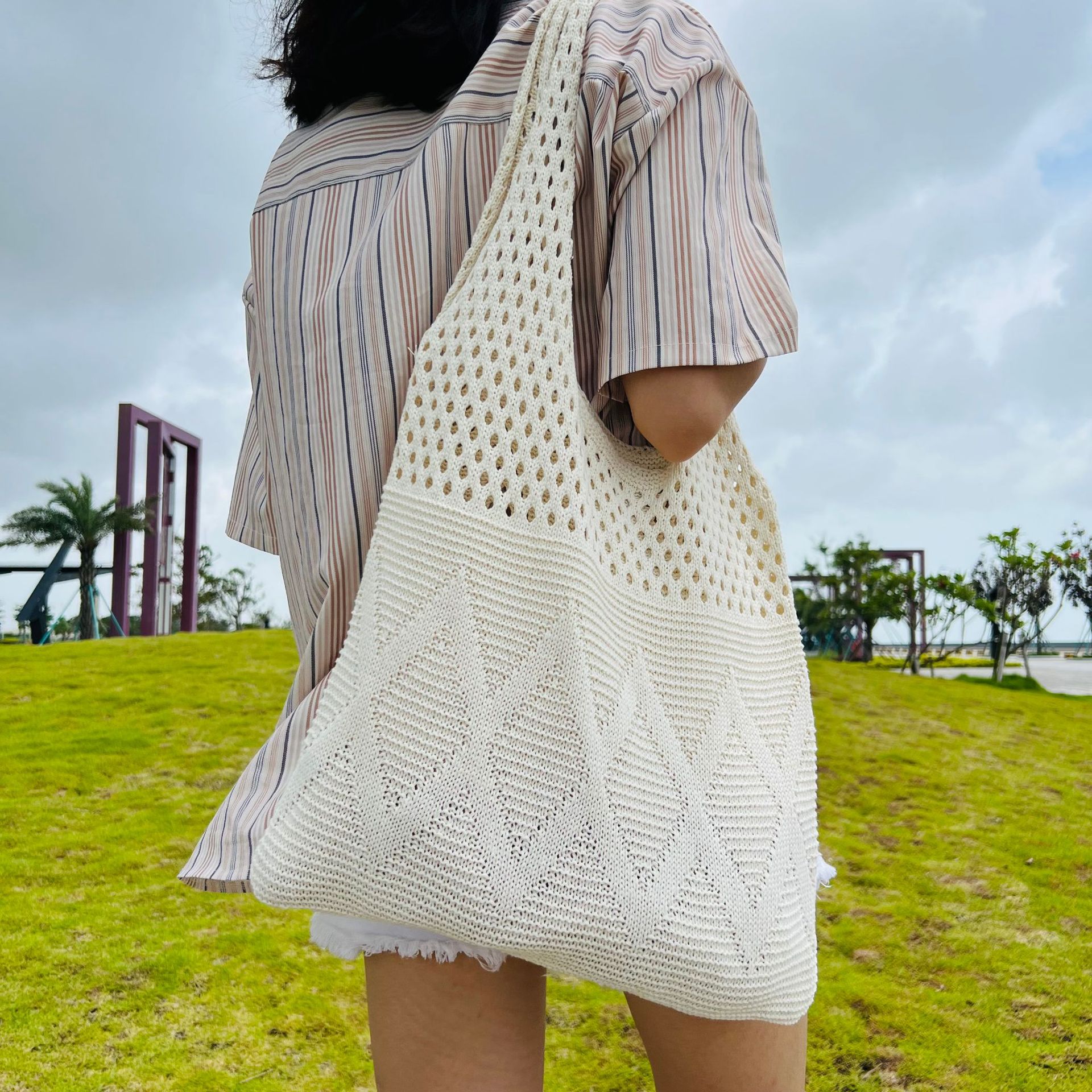 Women's Medium Polyester Solid Color Basic Square Open Shoulder Bag display picture 6